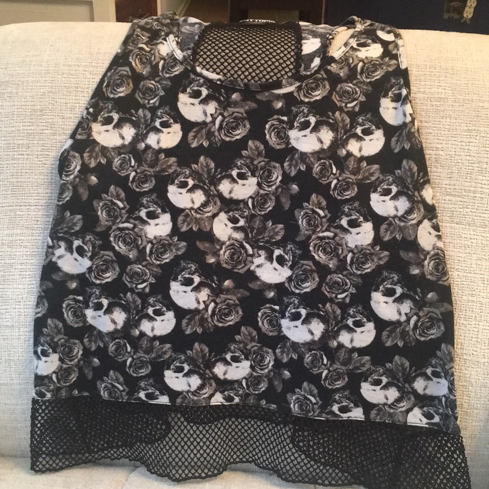Hot topic skull tank